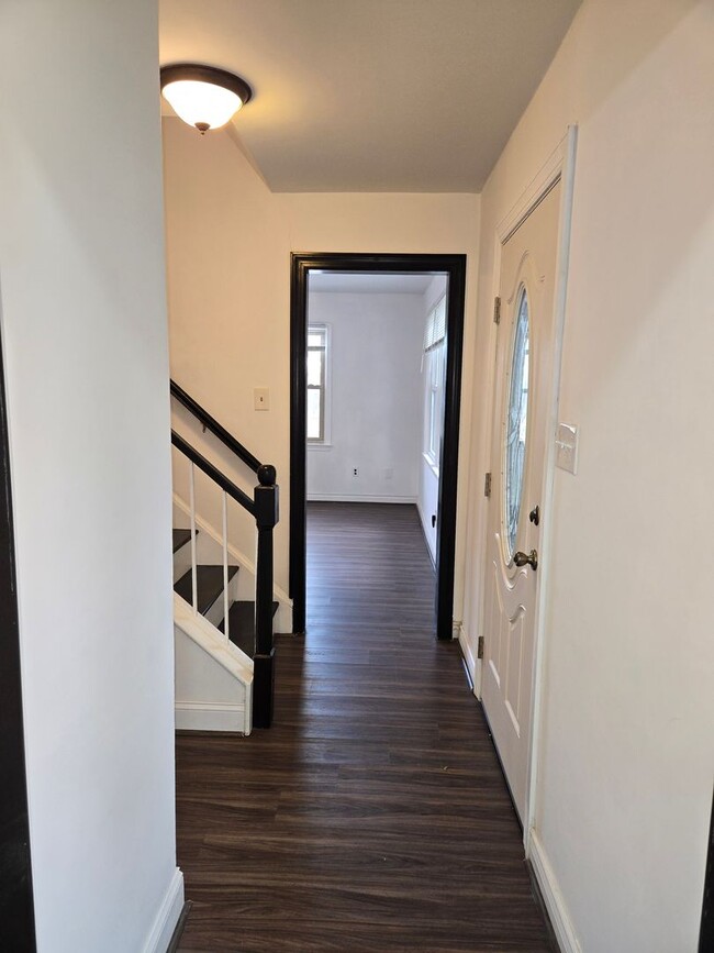 Building Photo - Spacious Five Bedroom