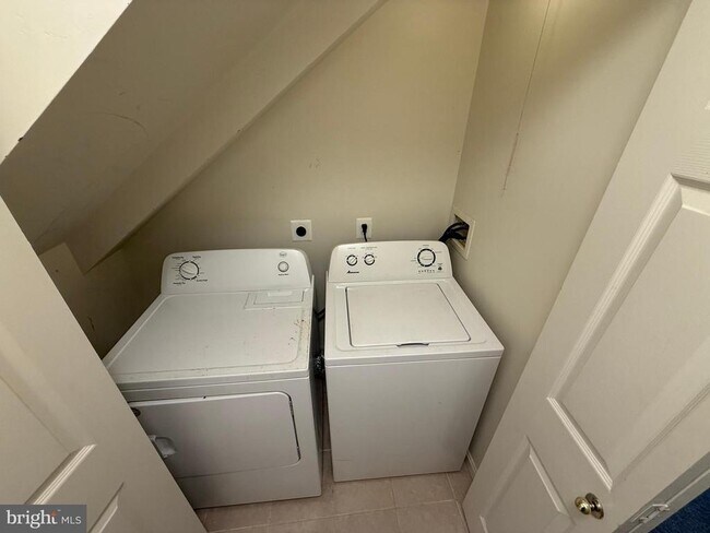 Building Photo - 22976 Fontwell Square