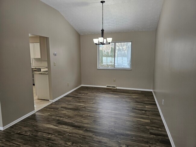 Building Photo - 3589 Delmar Dr
