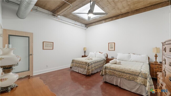 Building Photo - 222 Losoya St