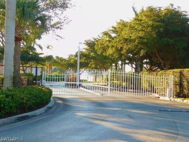 Building Photo - 15417 Bellamar Cir