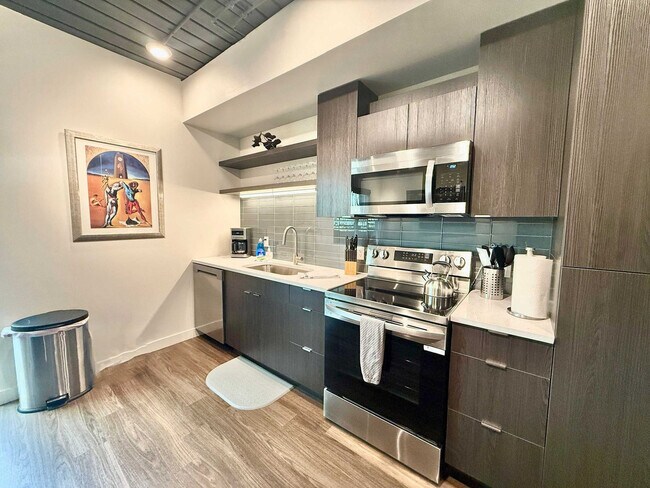 Building Photo - 360 W 200 S