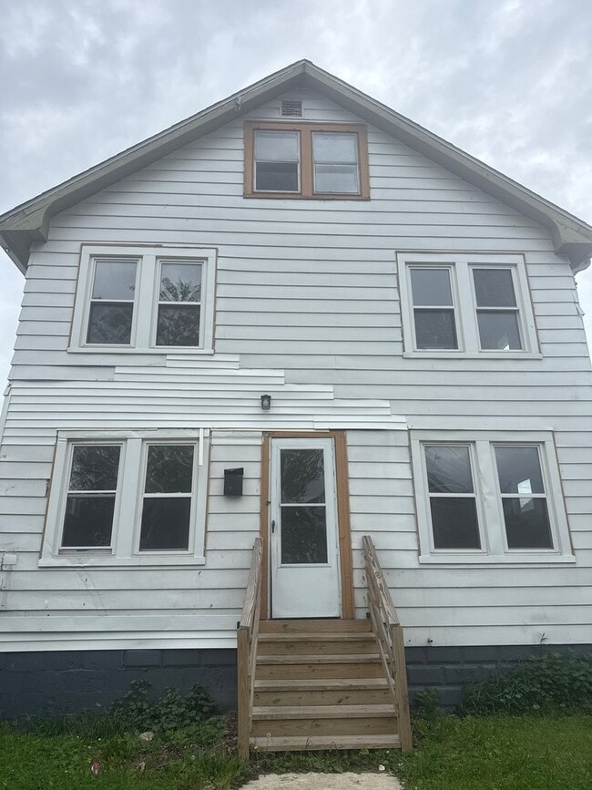 Building Photo - 3688 E 117th St