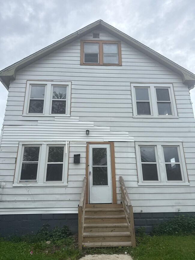 Building Photo - 4bd Single Section 8/Cash Pay *1/2 OFF SECURITY DEPOSIT SPECIAL*