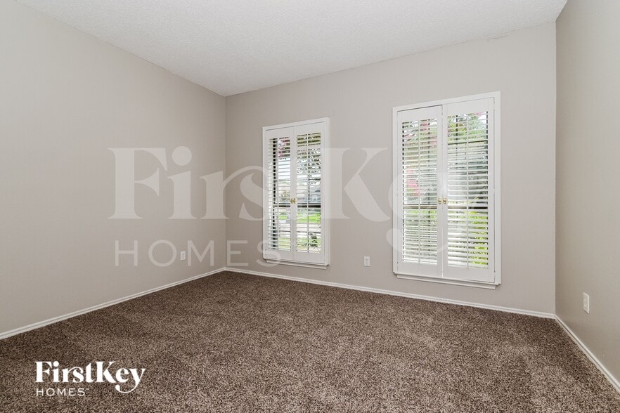 Building Photo - 1729 Creek Valley Rd