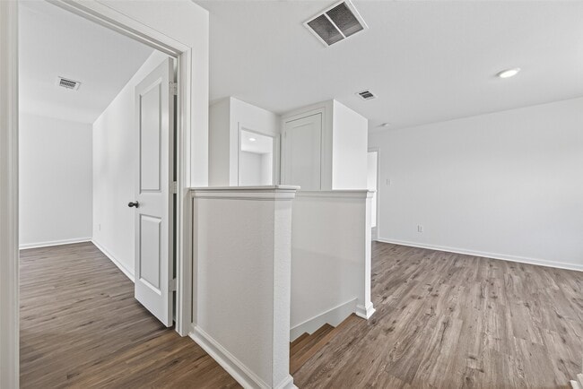 Building Photo - 654 Amesbury Rd