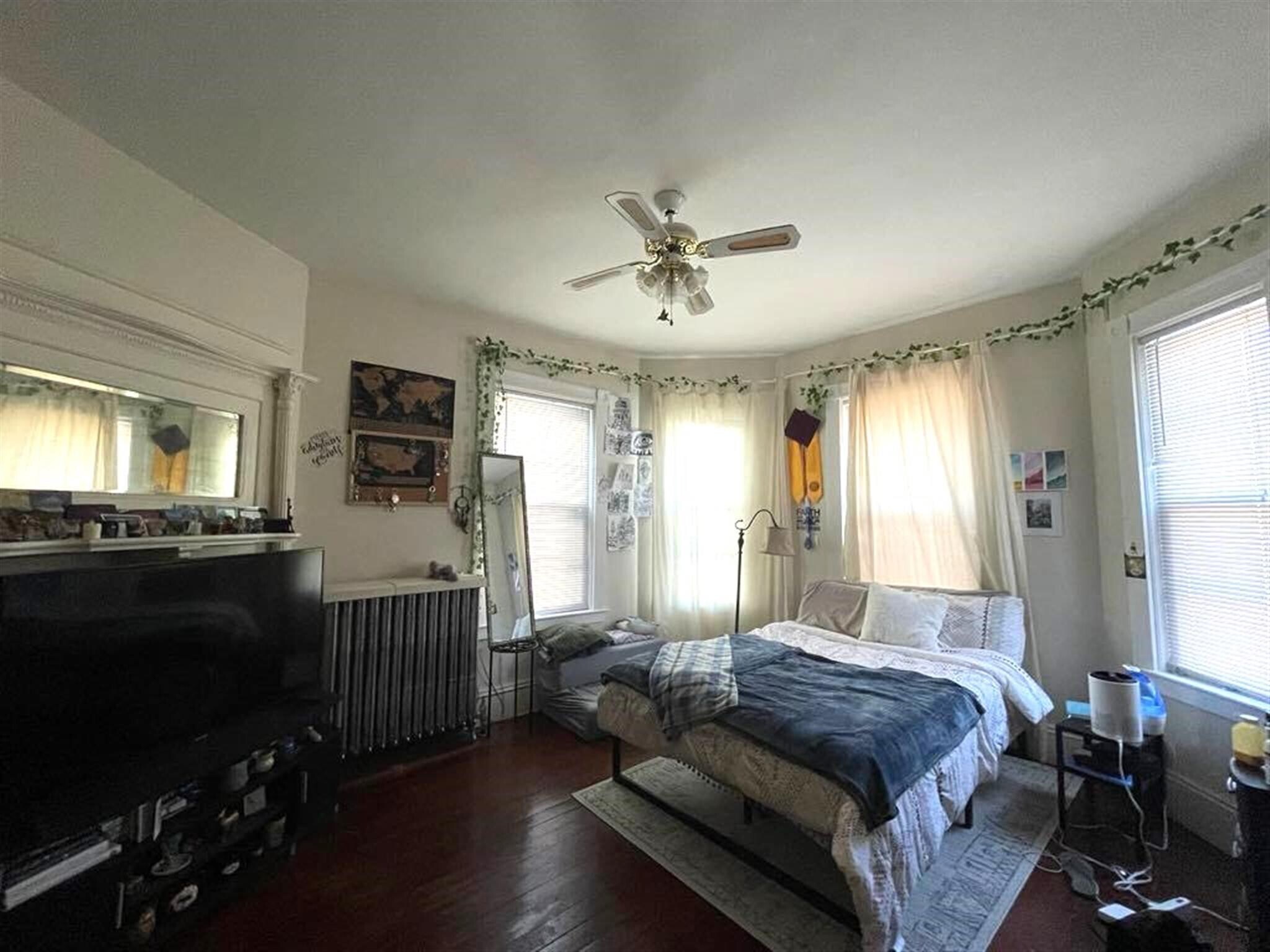 Building Photo - 177 River St