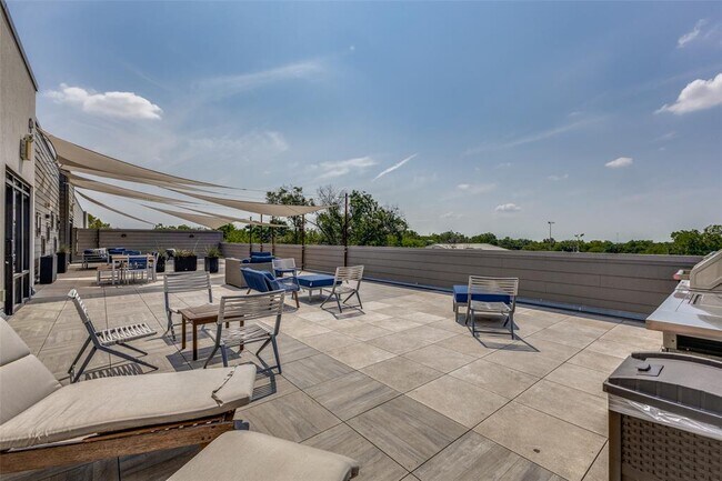 Building Photo - 2213 Poquito St