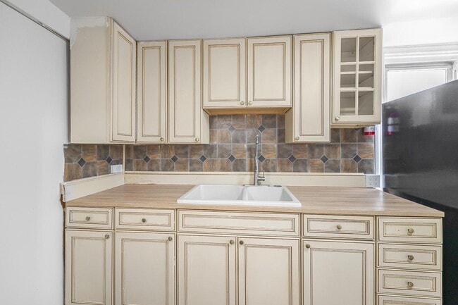 Building Photo - 520 Lincoln Ave