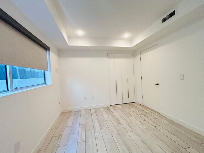 Building Photo - 947 4th St