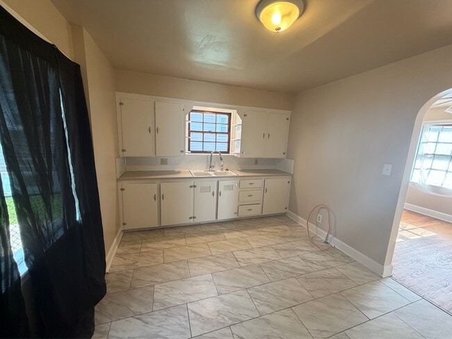 Building Photo - 51 N Dunlap Ave