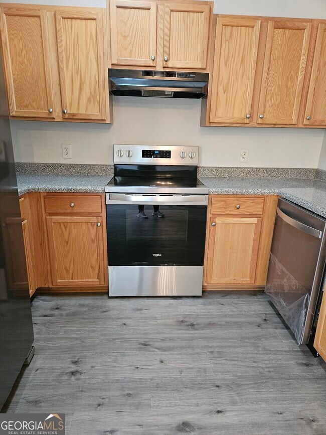 Building Photo - 6416 Ellenwood Dr