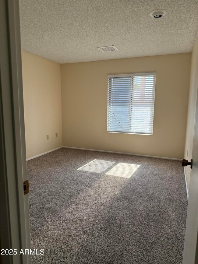 Building Photo - 9338 W Glen Oaks Cir N