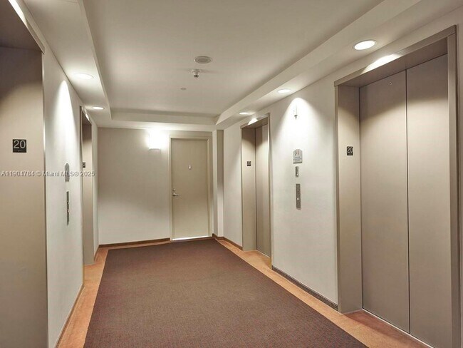 Building Photo - 2475 Brickell Ave