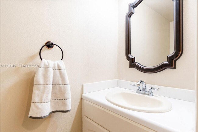 Building Photo - 8980 Palm Tree Ln