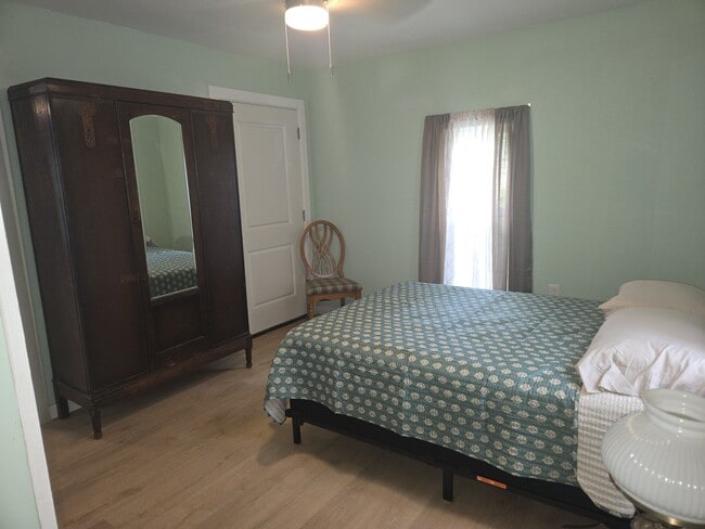 Building Photo - 819 Gene Alley