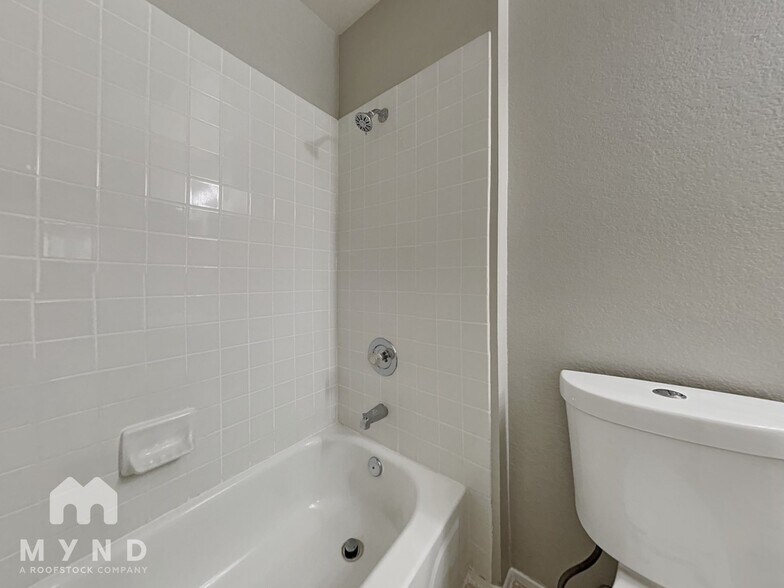 Building Photo - 2835 Floral Peak Dr