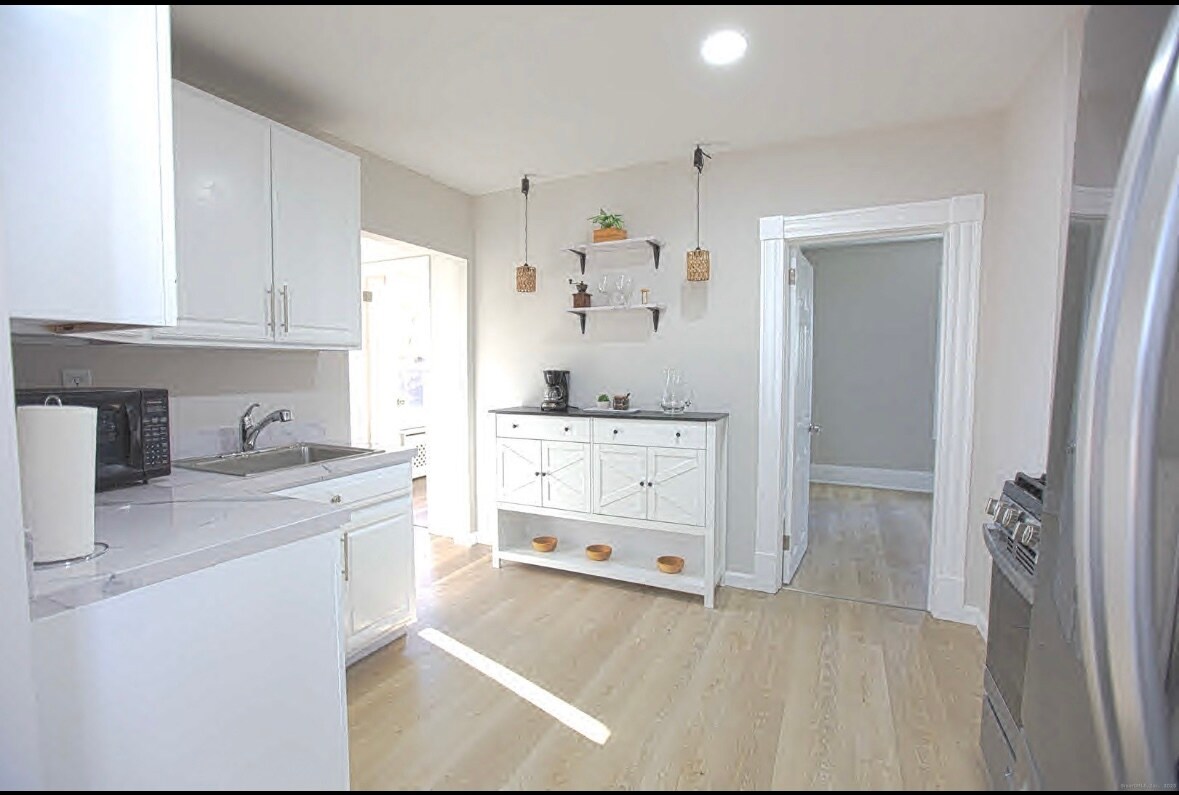 Building Photo - 31 Florence St