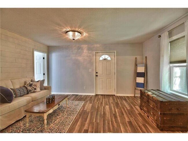Building Photo - Beautiful Waldo Property - First Floor Living