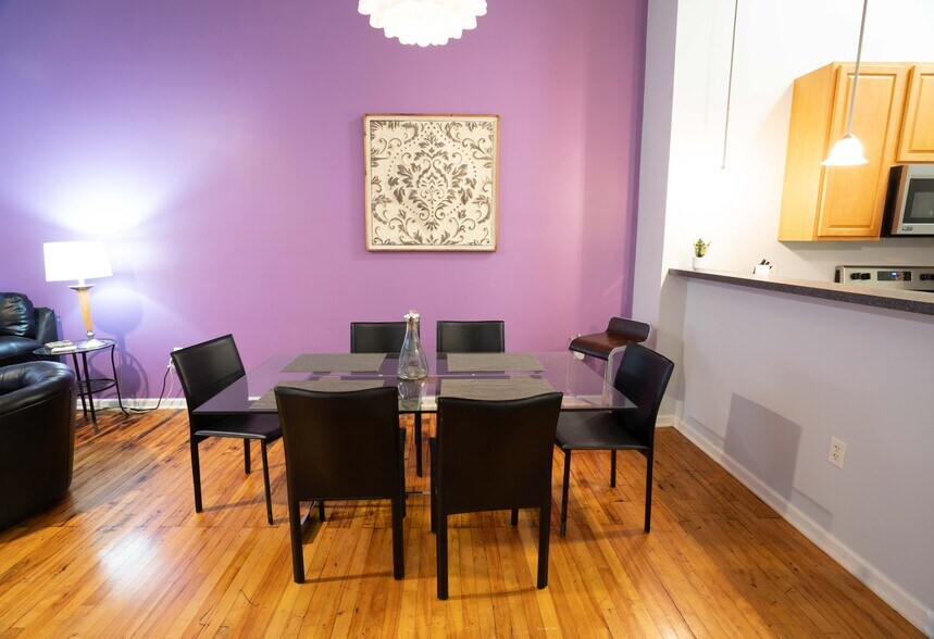 Building Photo - 624 E Walnut St