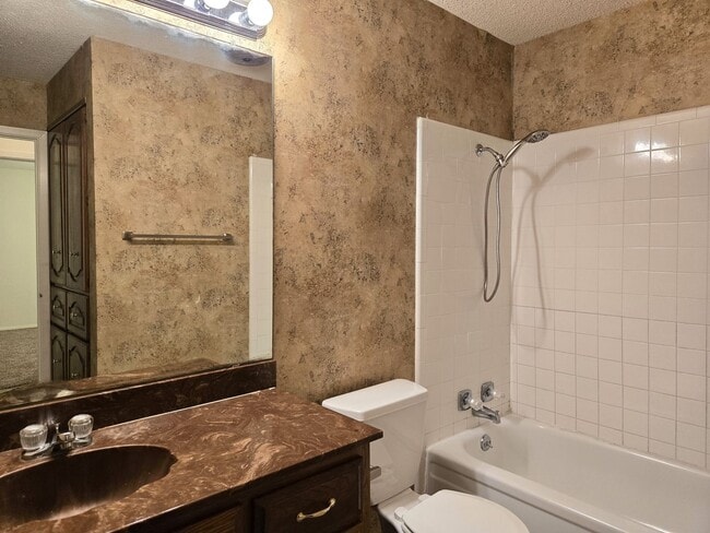 Building Photo - 3/2 House in Midway ISD!