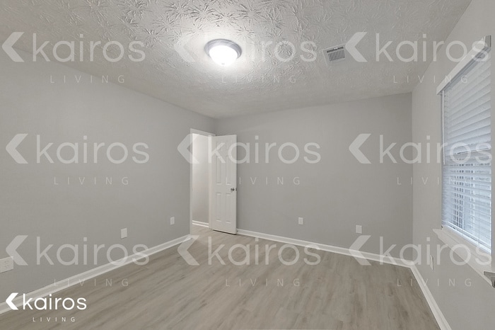 Building Photo - 400 Beaver Pointe Dr