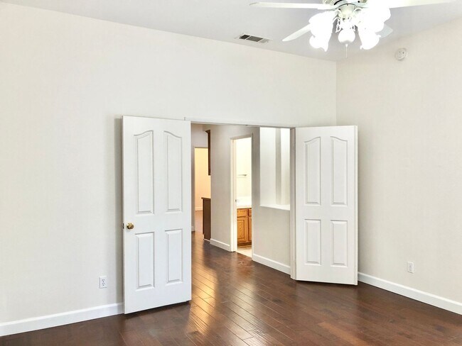 Building Photo - Wonderful Single Story Home, Quiet Neighbo...