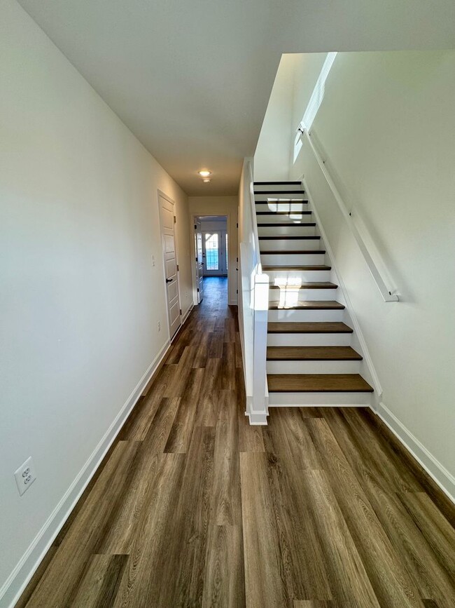 Building Photo - Brand New  END UNIT Townhouse For Rent in ...