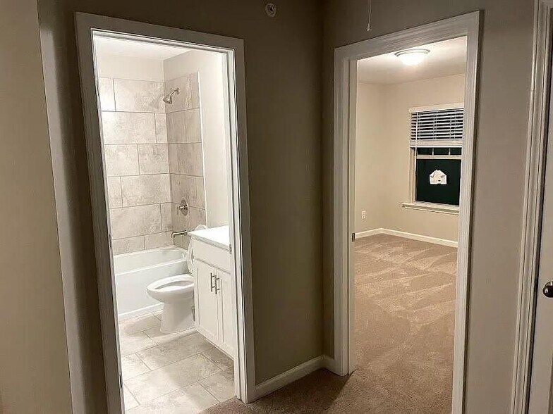 Building Photo - 1366 Elderwood Way