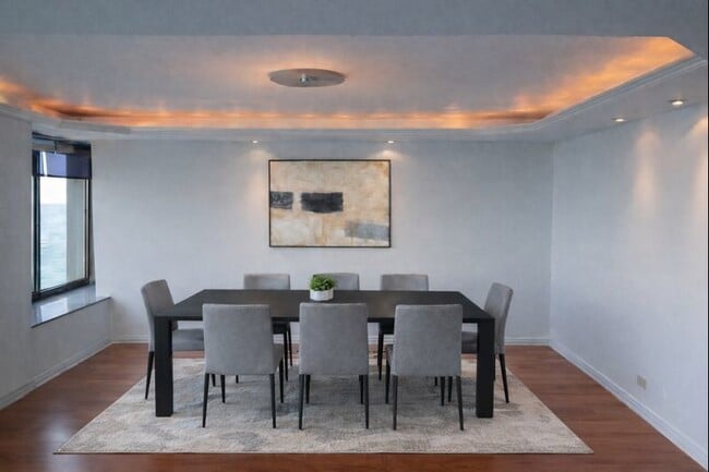 Building Photo - 175 E Delaware Pl