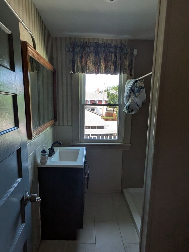 Building Photo - Charming 5-bedroom home in the heart of Hamline–Midway!