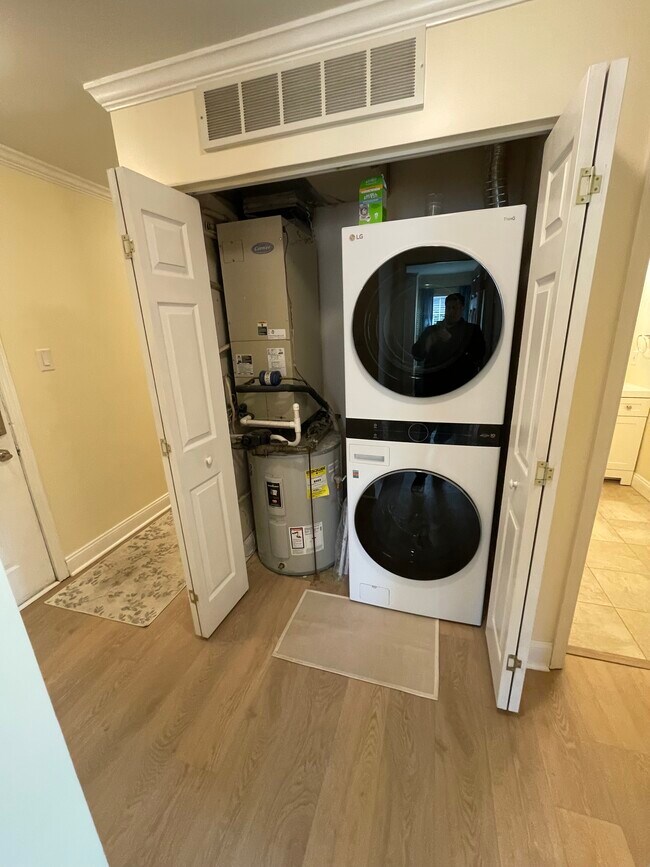 Building Photo - 1 Bridgewater Dr