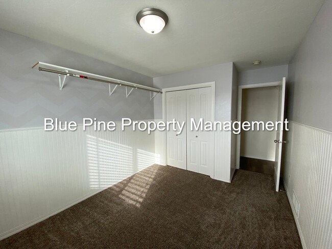 Building Photo - 3865 Cobalt Dr