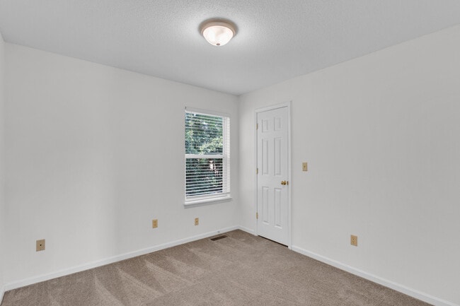 Building Photo - 4919 W Millbrook Dr