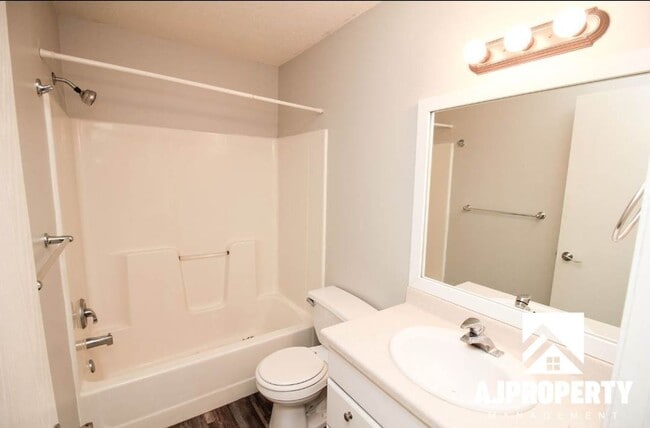 Building Photo - 4907 S Tennis Ln