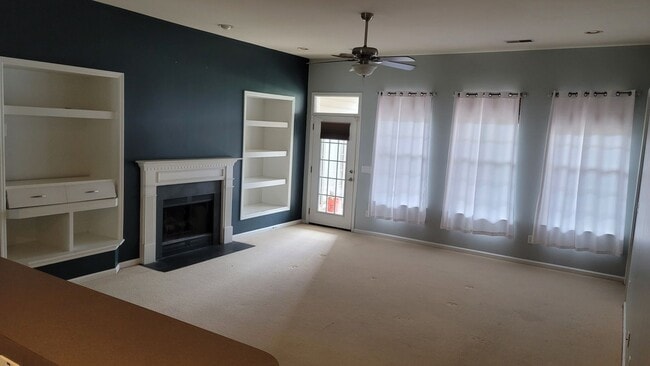 Building Photo - 4BR/4BA Home w/Solar Panels in Sought-Afte...