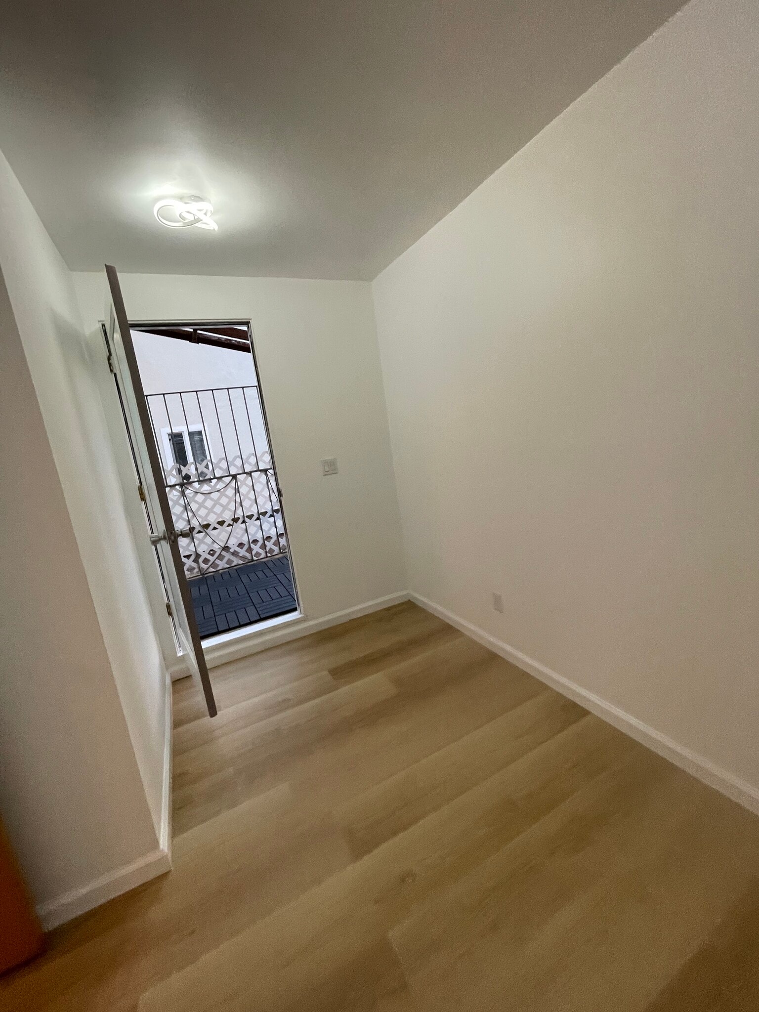 Building Photo - 144 Locksley Ave