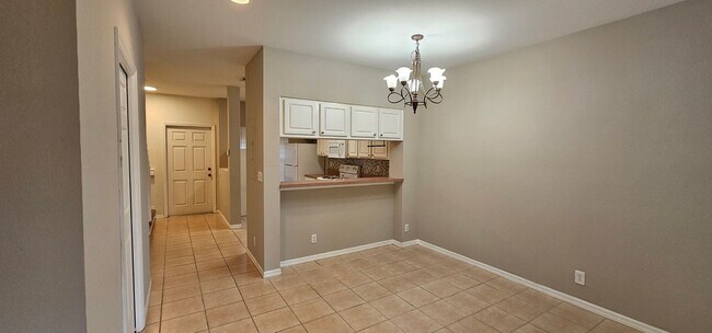 Building Photo - 2 Bedroom Condo -Cypress Landing