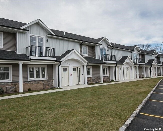 Building Photo - 170 W Montauk Hwy