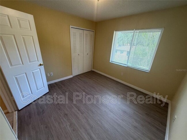 Building Photo - 217 S Moss Rd