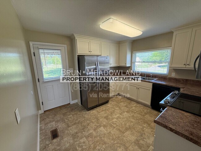 Building Photo - 3239 Morganton Rd
