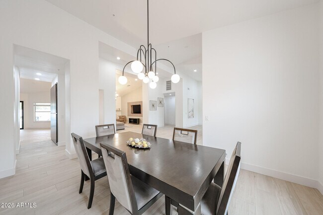 Building Photo - 8156 E Questa Rd