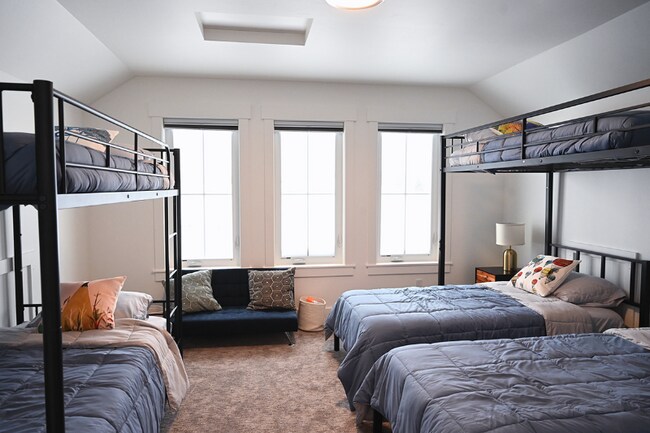 Building Photo - 180 Dustarr Ln