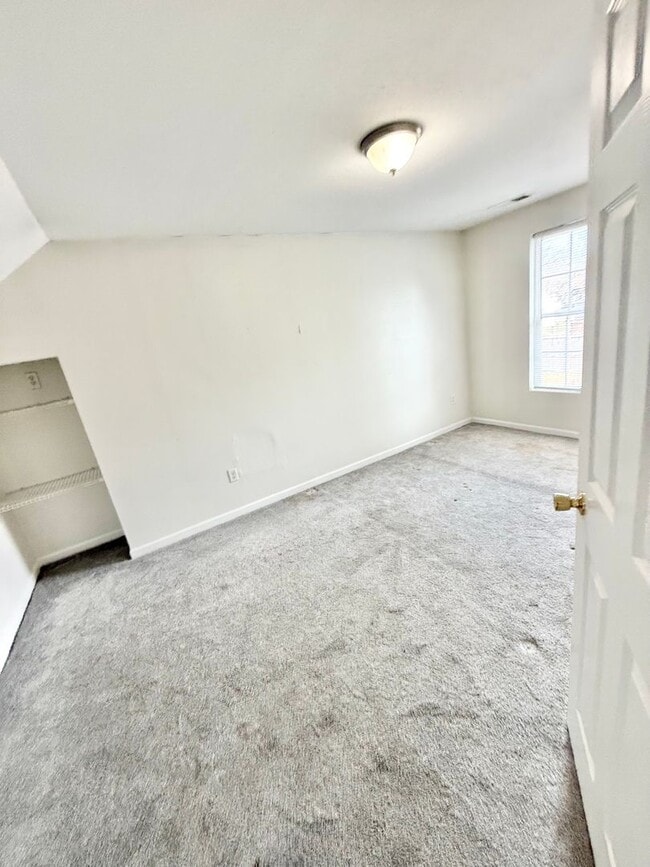 Building Photo - **4bed near MIL base- GRANITE/STAINLESS STEEL Appliances~ Roomates welcome!