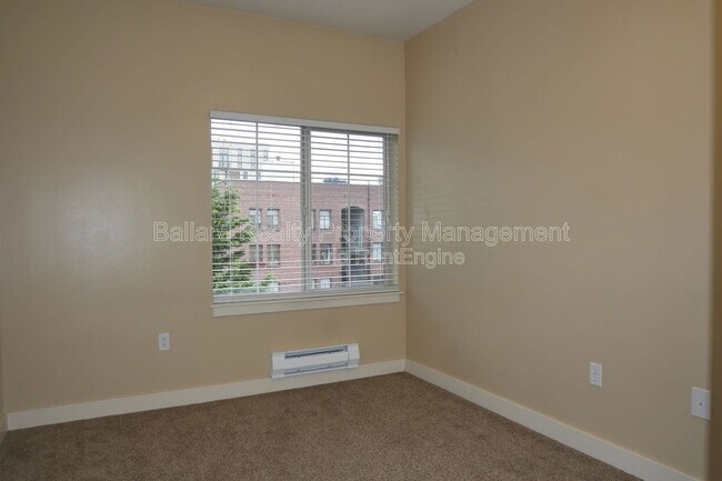 Building Photo - 700 E Denny Way