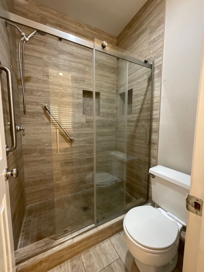 Building Photo - Great home in the South Shores community 1stroy