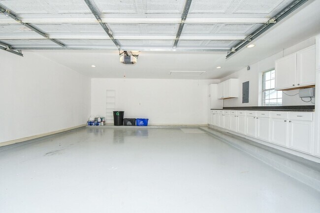 Building Photo - 20735 Park Pine Ln