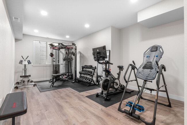 Building Photo - 6625 S Lee St