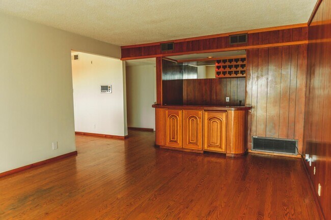 Building Photo - Los Feliz/Hollywood Hills AMAZING 6 Bed/4 ...