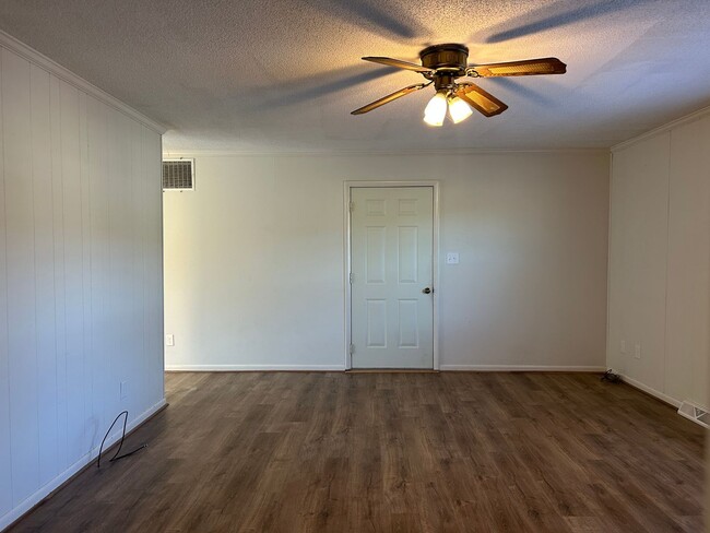 Building Photo - Brown's Chapel Duplex